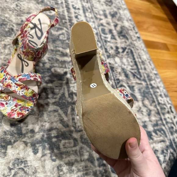 Rebels Red and Pink platform Sandals with Floral Design size 11 - Picture 7 of 7